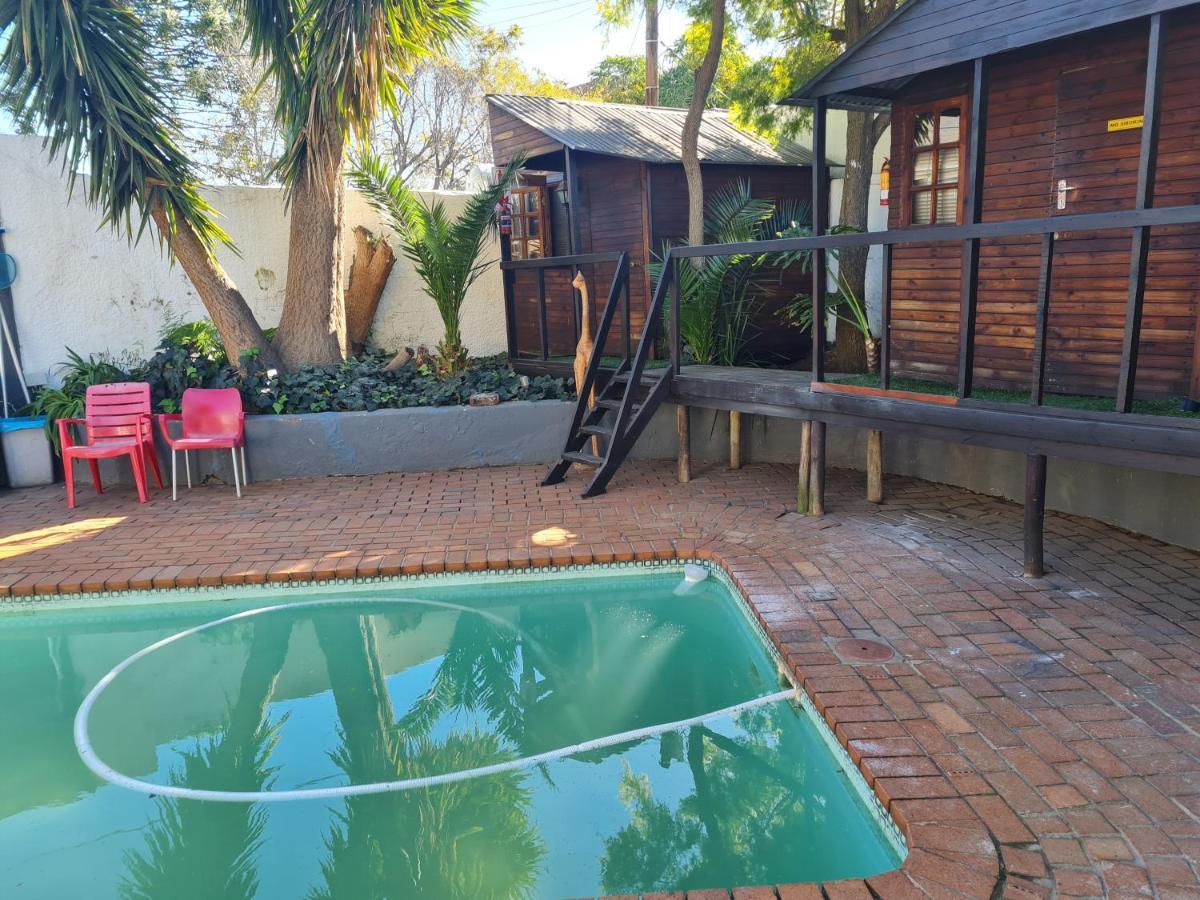 Melville House Hostel *