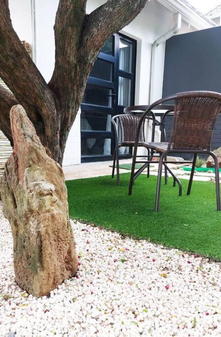Modern With Private Garden, Self Check-in * Johannesburg
