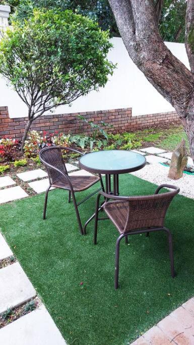 Modern With Private Garden, Self Check-in Căn hộ Johannesburg