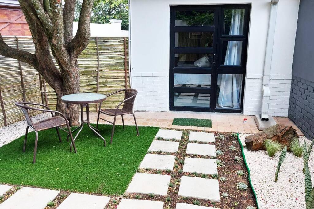 Modern With Private Garden, Self Check-in Căn hộ Johannesburg