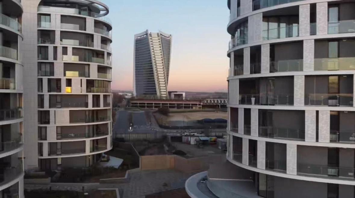 Apartment Explore - Ellipse Waterfall *
