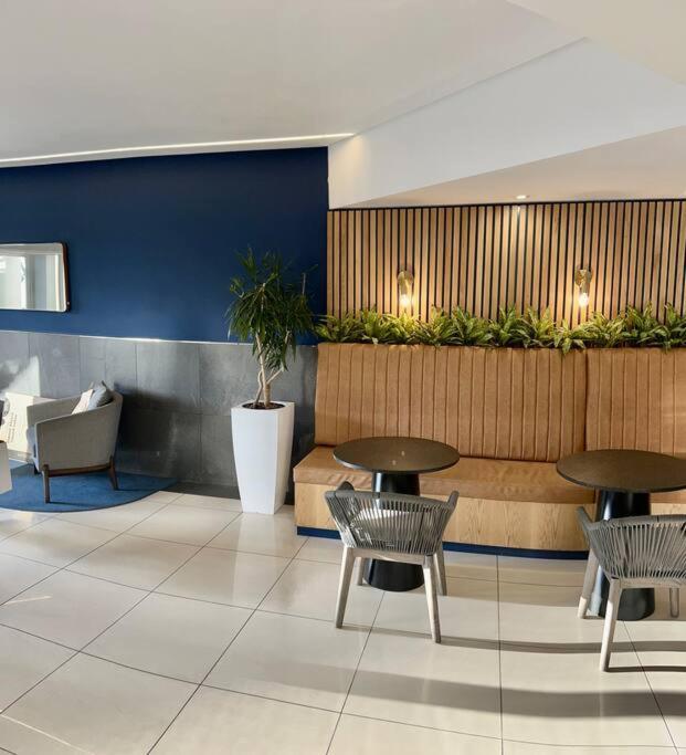 Apartamento Neat And Cozy In Rosebank With Unlimited Wi-fi And Backup Power Joanesburgo
