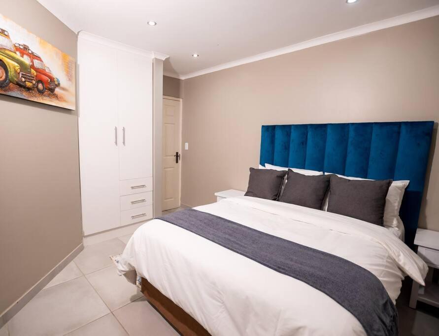 3 Bedroom In Bryanston Apartment