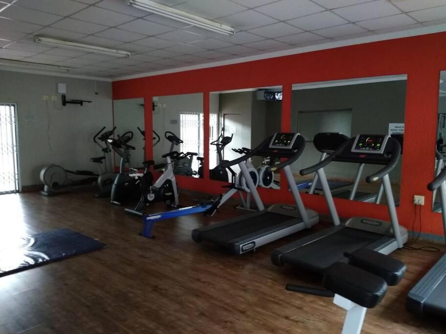 & Secure 2-bedroom Sandton Apt.