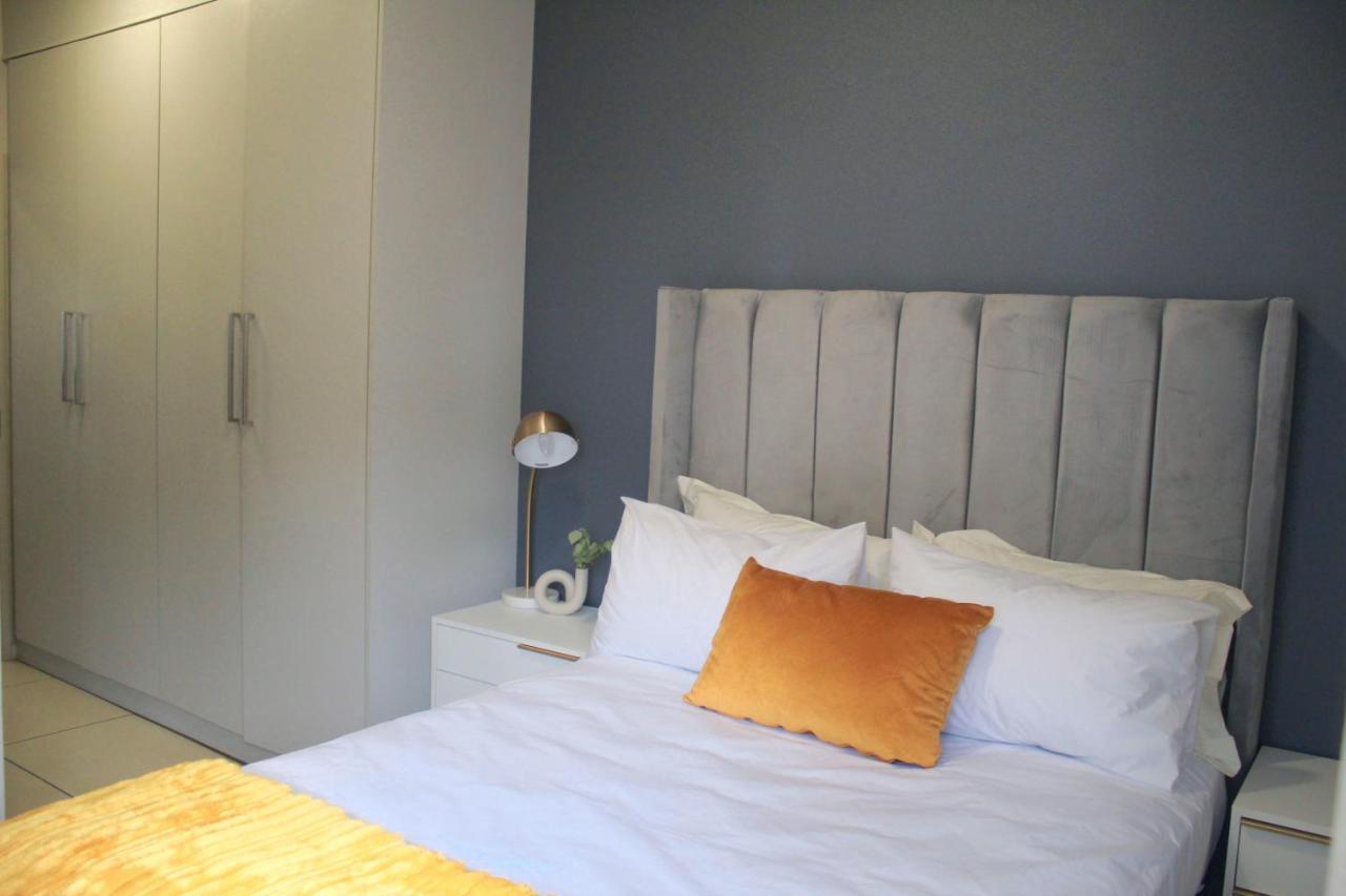 Staycation Sandton Apartment *