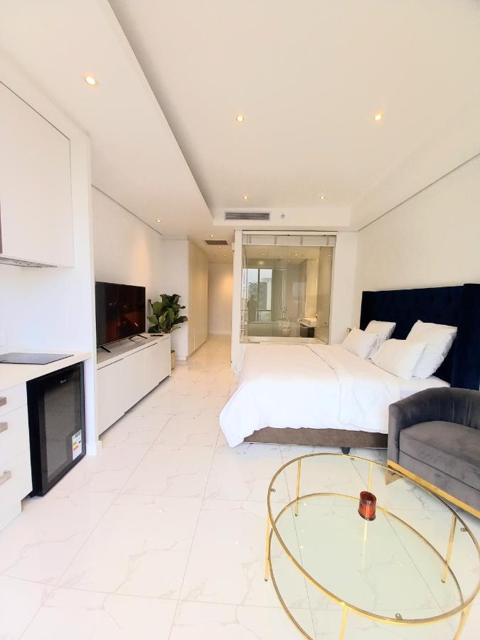 Hotel Sandton Skye Luxury Bedroom 5*