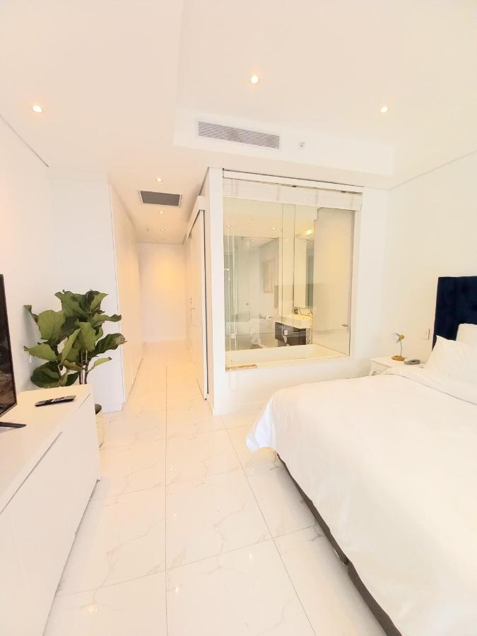 Sandton Skye Luxury Bedroom 5* Johannesburg