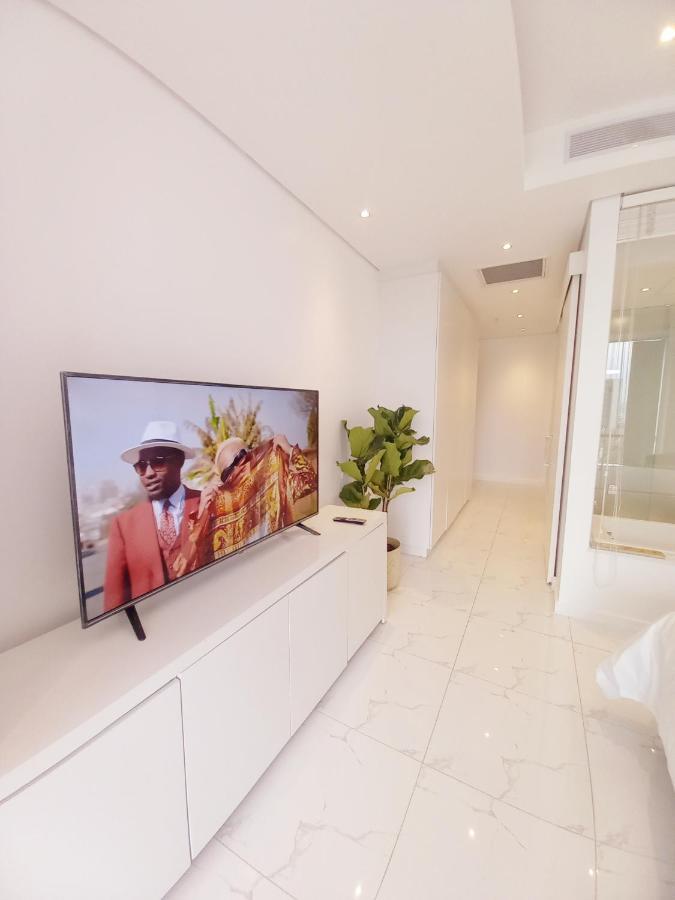Sandton Skye Luxury Bedroom 5*