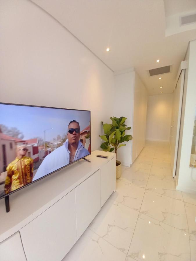 Hotel Sandton Skye Luxury Bedroom Johannesburg