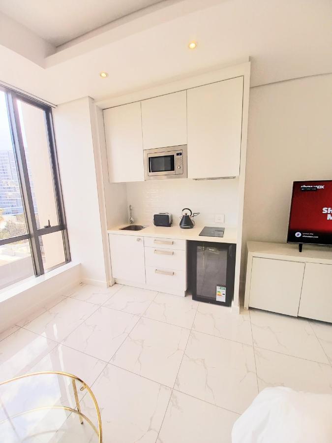 Hotel Sandton Skye Luxury Bedroom 5*