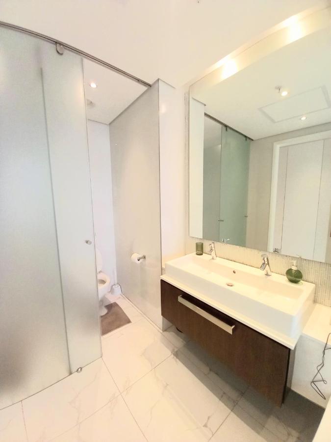 Sandton Skye Luxury Bedroom 5*