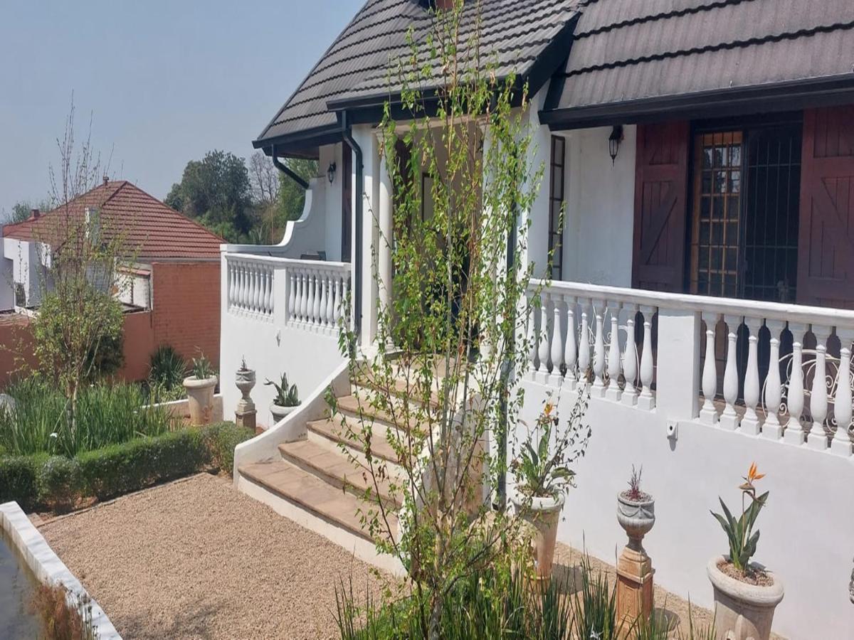 The Dauphin House Bed & Breakfast *