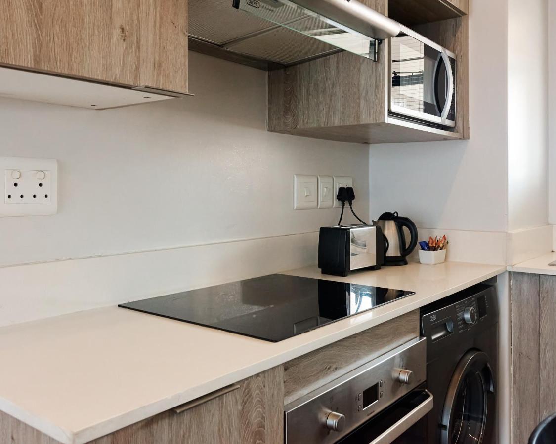 Spacious 2 Bed 2 Bath Wi-fi Netflix Backup Power *