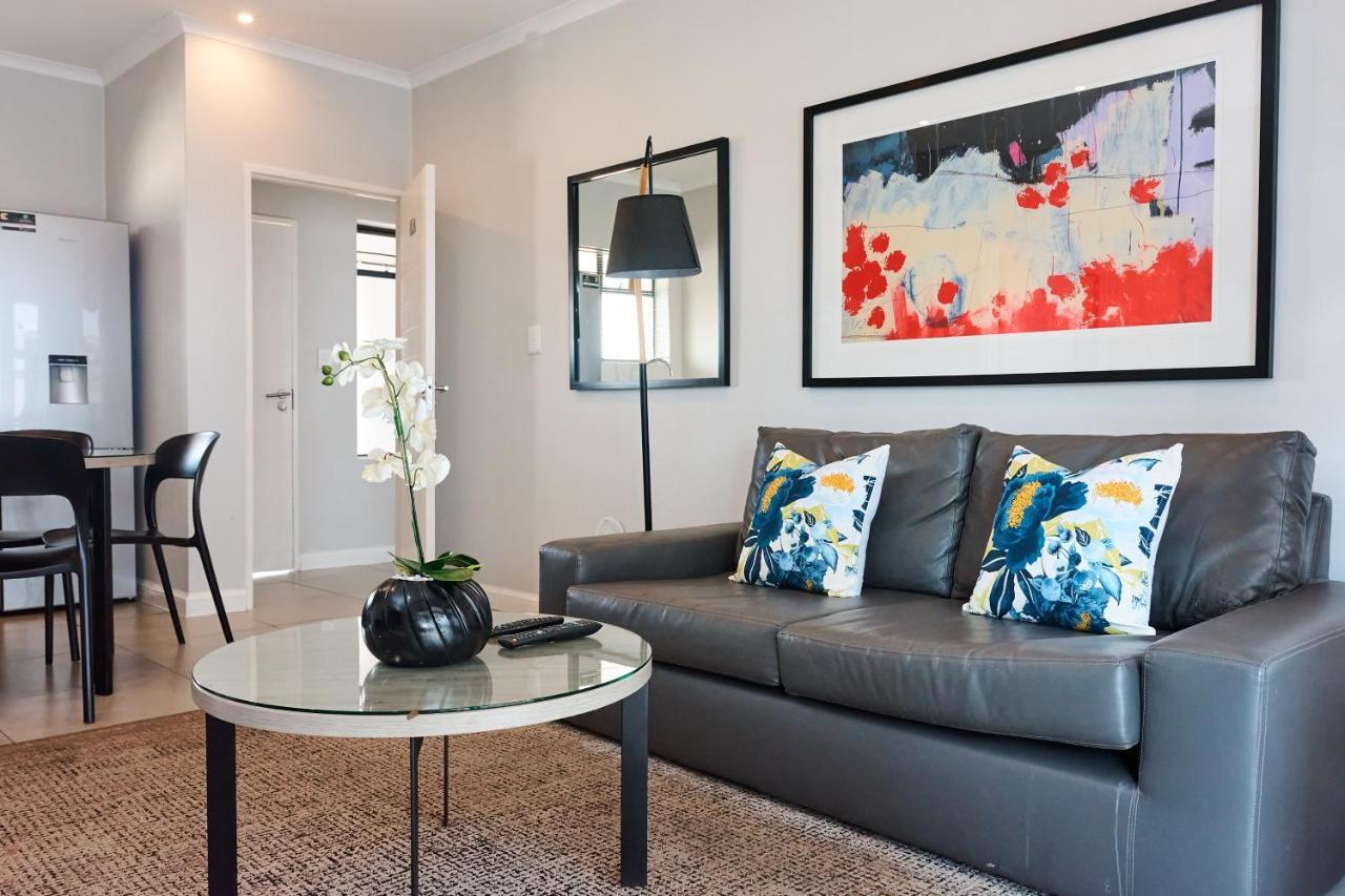 Apartment Spacious 2 Bed 2 Bath Wi-fi Netflix Backup Power Johannesburg