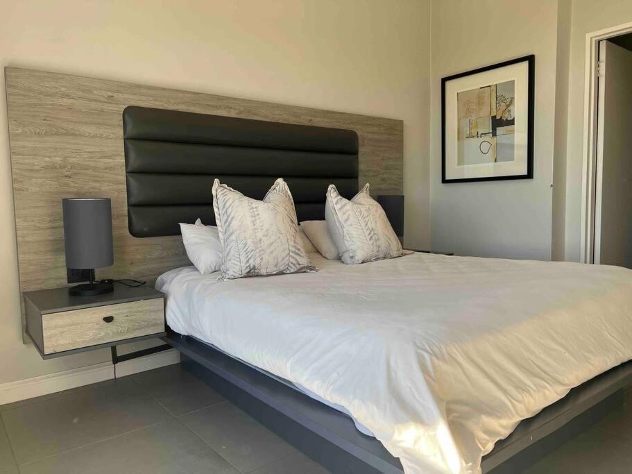 11 @ 7 On Middle Sandton Apartment Johannesburg