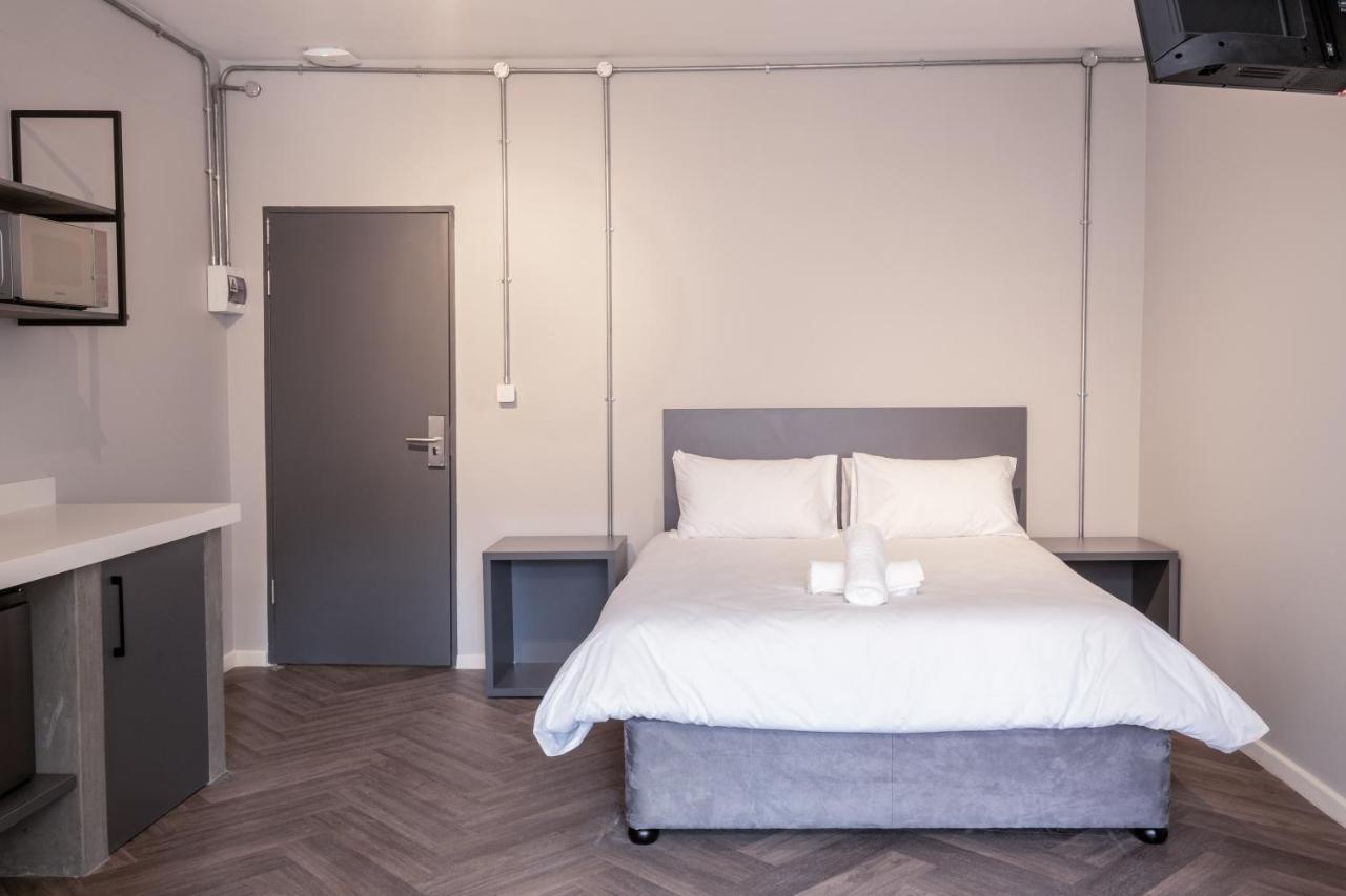 Hotel & Out Rosebank