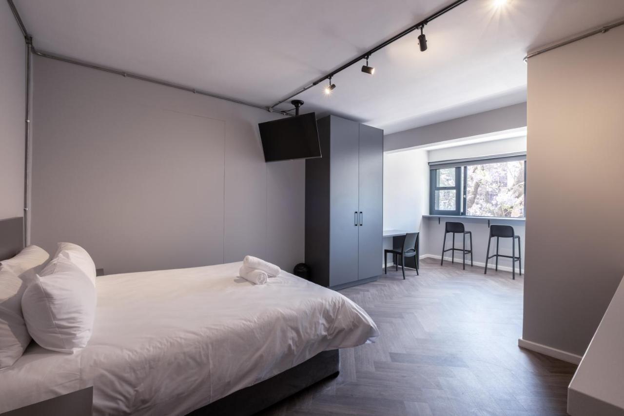 Hotel & Out Rosebank