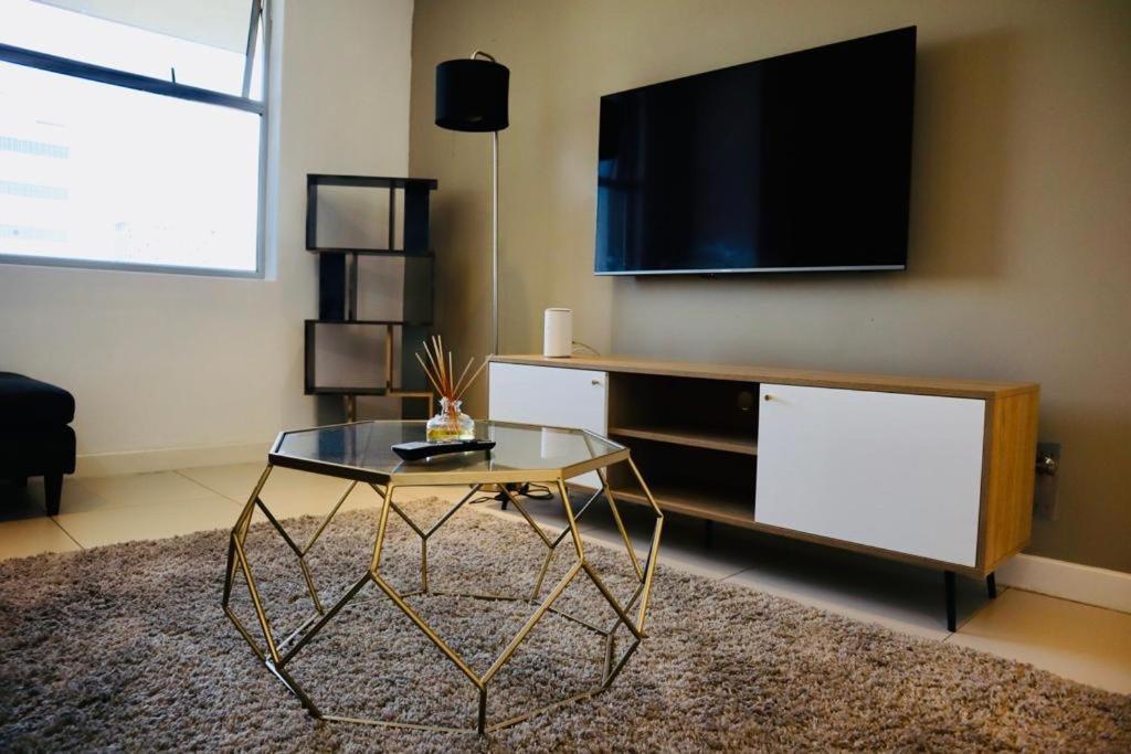 Ulo At The Apex On Smuts Apartment Johannesburg