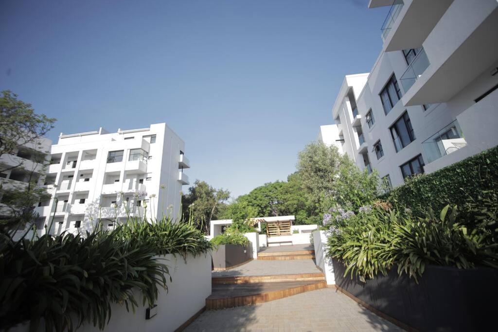 Luxury 2br/2ba In The Monroe, Sa Johannesburg