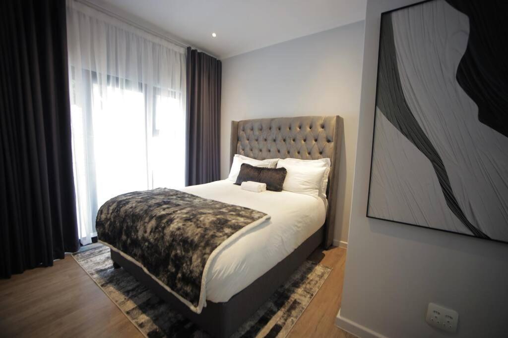Luxury 2br/2ba In The Monroe, Sa Johannesburg