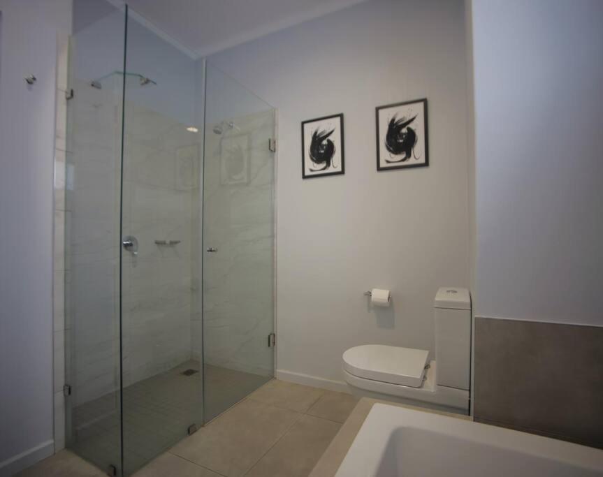 Luxury 2br/2ba In The Monroe, Sa * Johannesburg