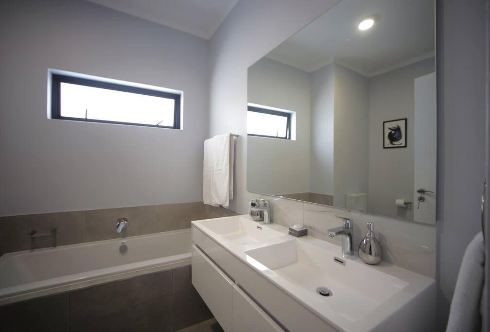 Luxury 2br/2ba In The Monroe, Sa *