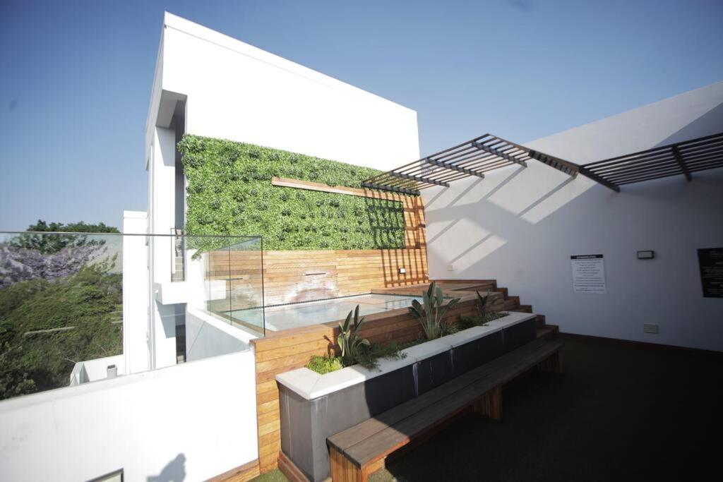 Luxury 2br/2ba In The Monroe, Sa * Johannesburg