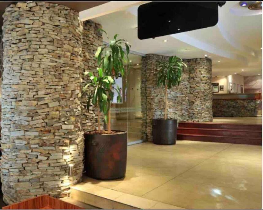 Apartamento Budget Friendly Private With Wifi 3km To Maboneng Joanesburgo