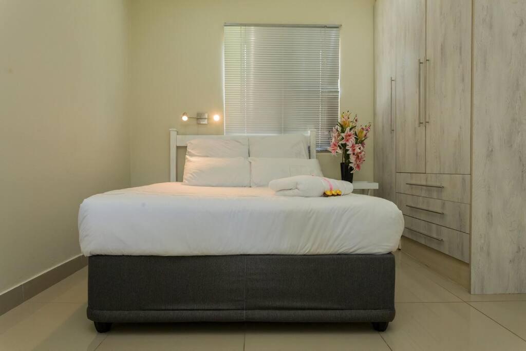 Little Paradise Spacious -3min 2n1-20/mbswifi Apartment Johannesburg