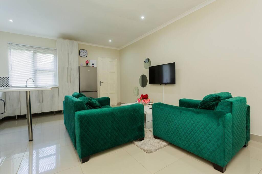 Little Paradise Spacious -3min 2n1-20/mbswifi Apartment *