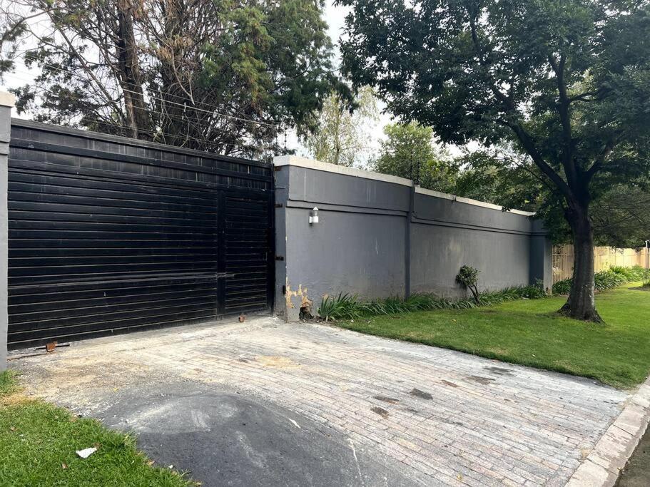 Apartment Little Paradise Spacious -3min 2n1-20/mbswifi Johannesburg