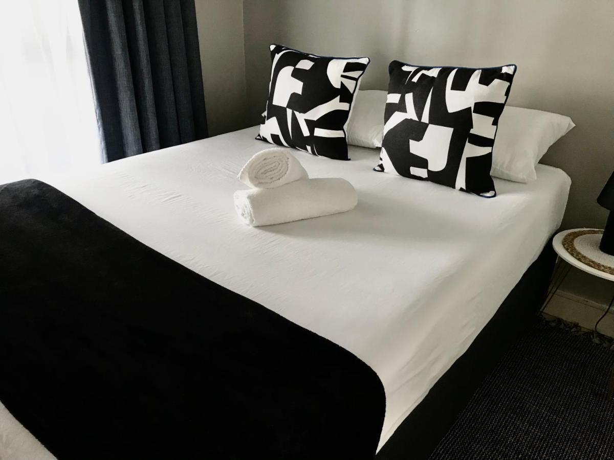 In Sandton, Rivonia Căn hộ *
