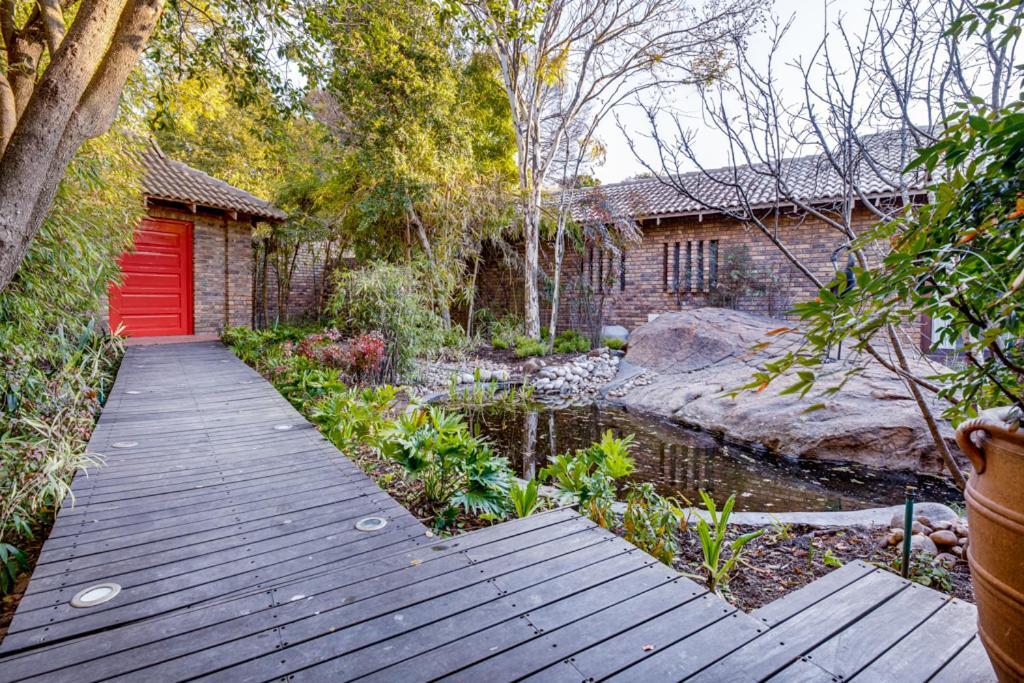 Guest house Blue Crane Pond Johannesburg