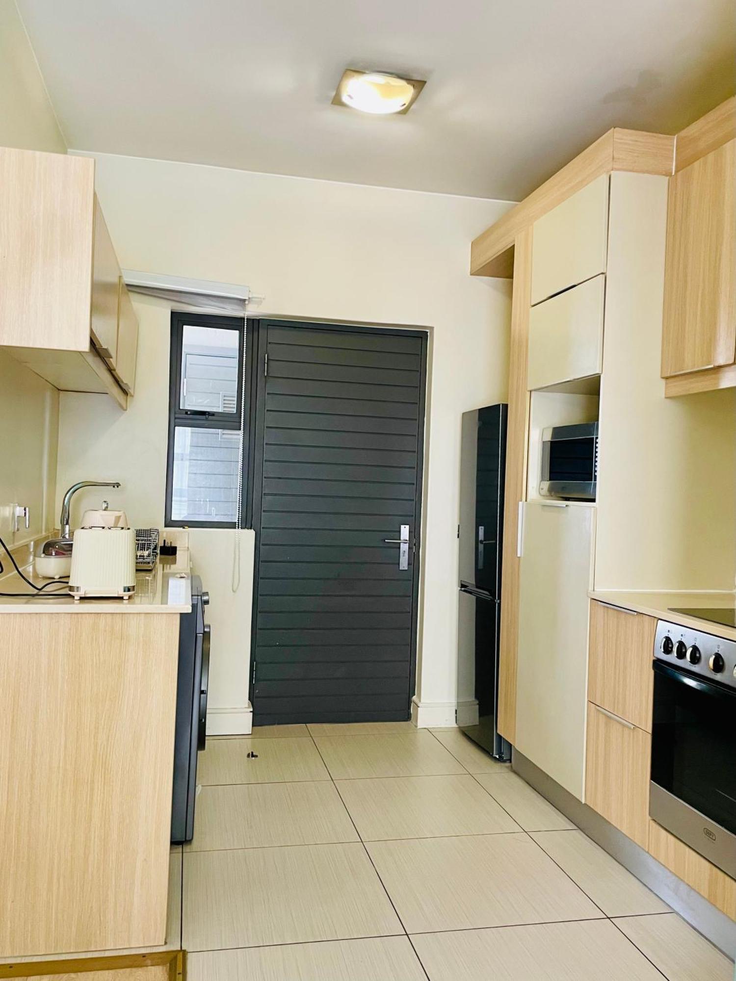 2 Bedroom 2 Bathroom In Sandton Apartment *