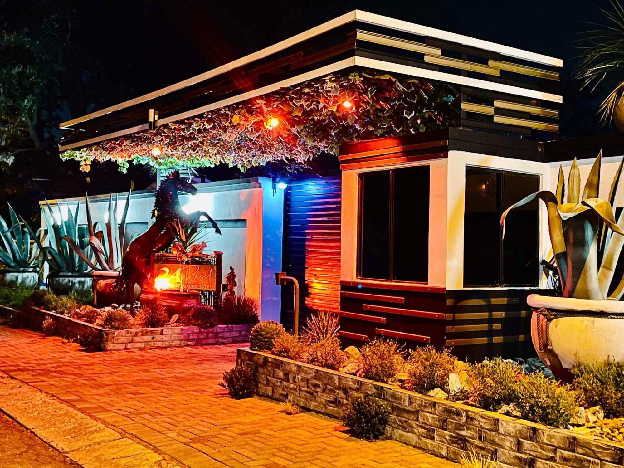 Aparthotel 24 On Basil Boutique Luxury