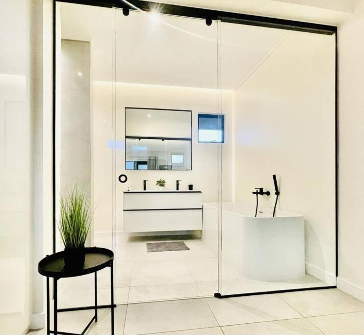 Apartment Hyde Park Sandton Luxury 2br Floor Johannesburg