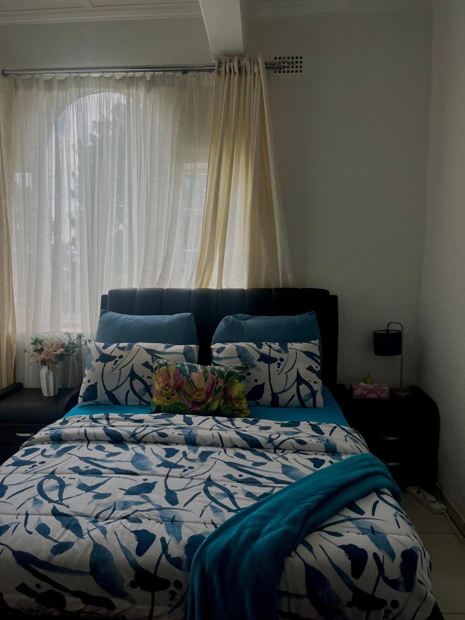 Apartment A Cheerful Furnished Bedroom Retreat Johannesburg