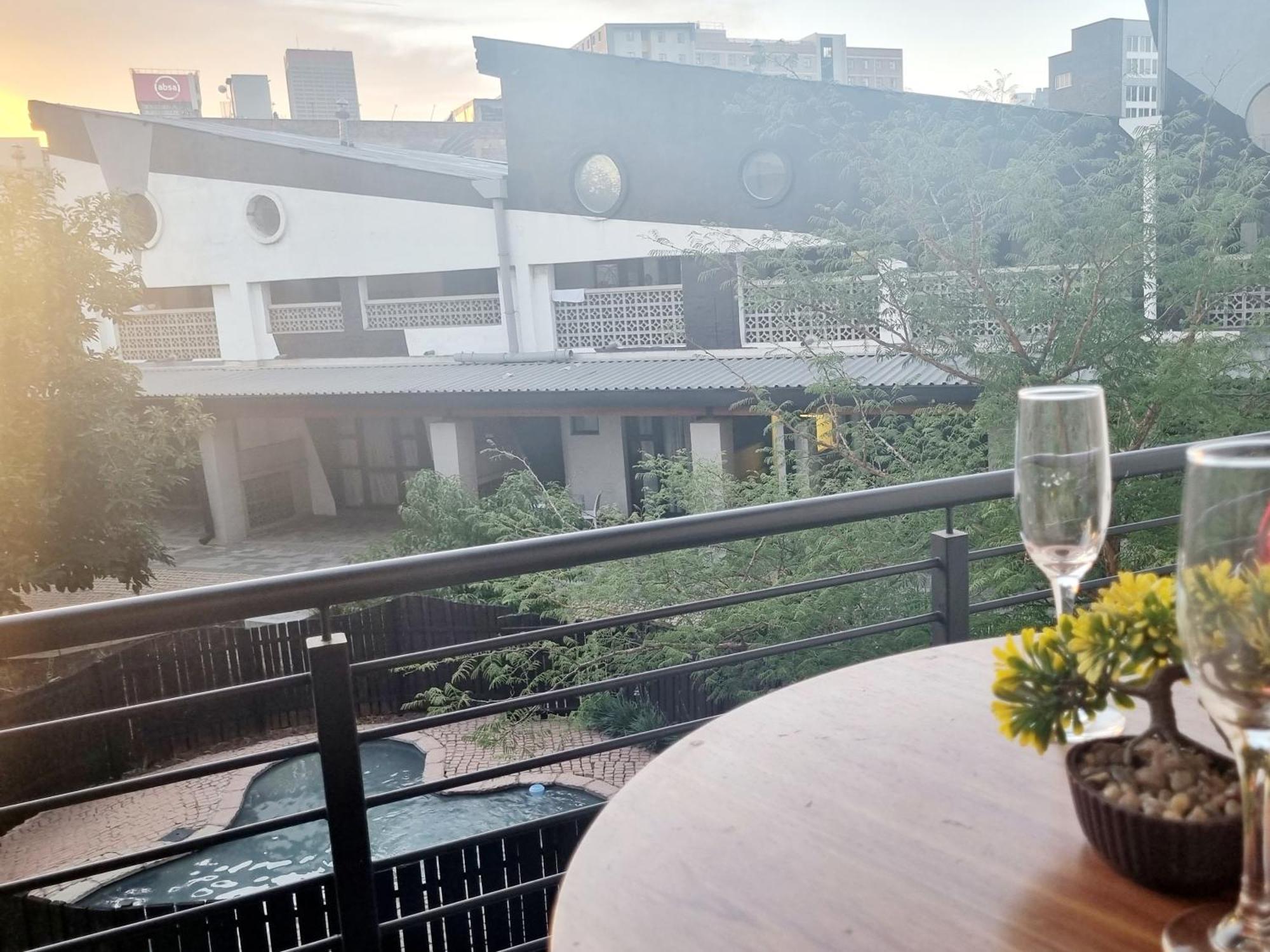 Nhà khách Dimpho House In Vibey Maboneng Precinct Johannesburg