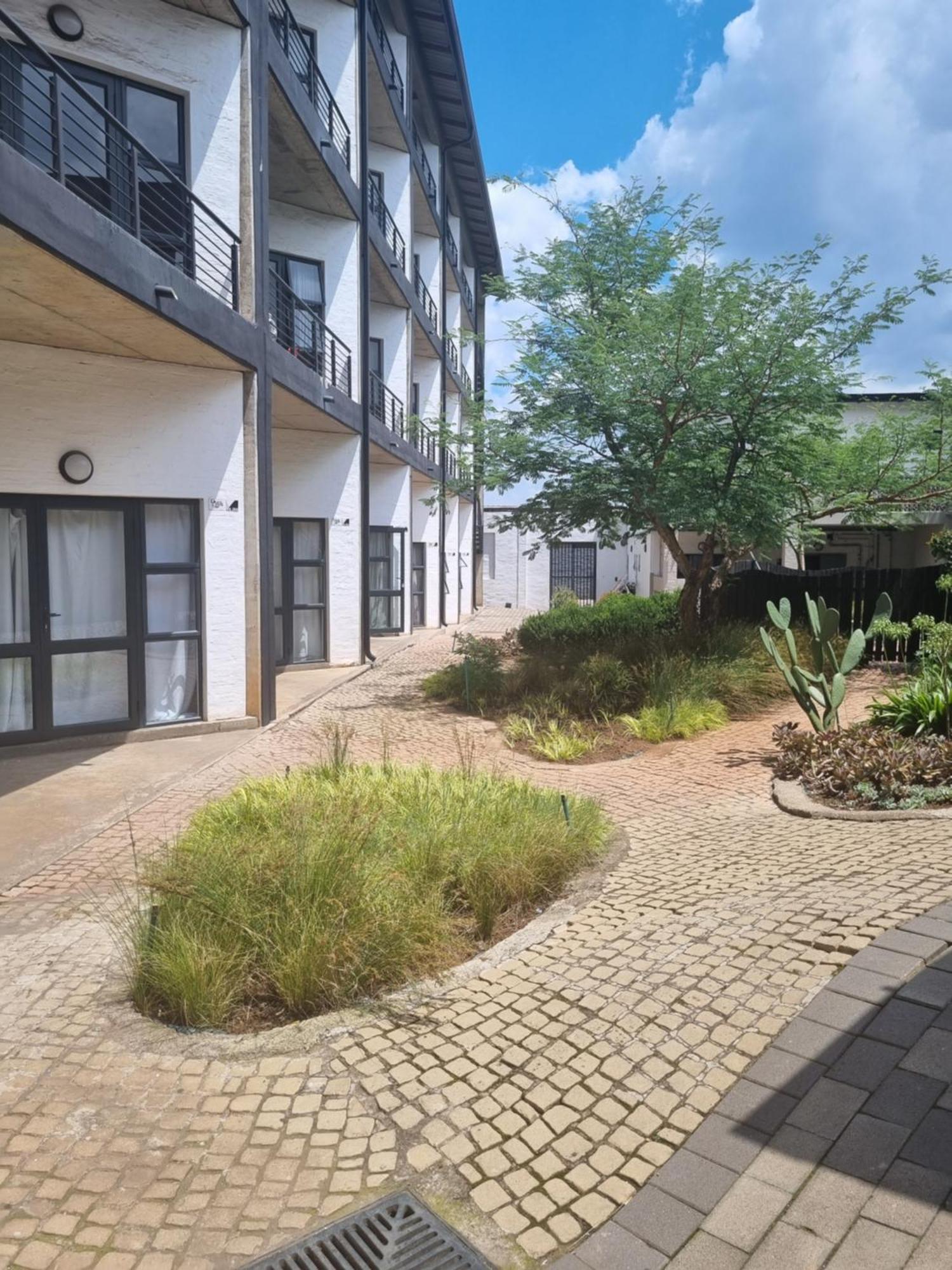 Nhà khách Dimpho House In Vibey Maboneng Precinct