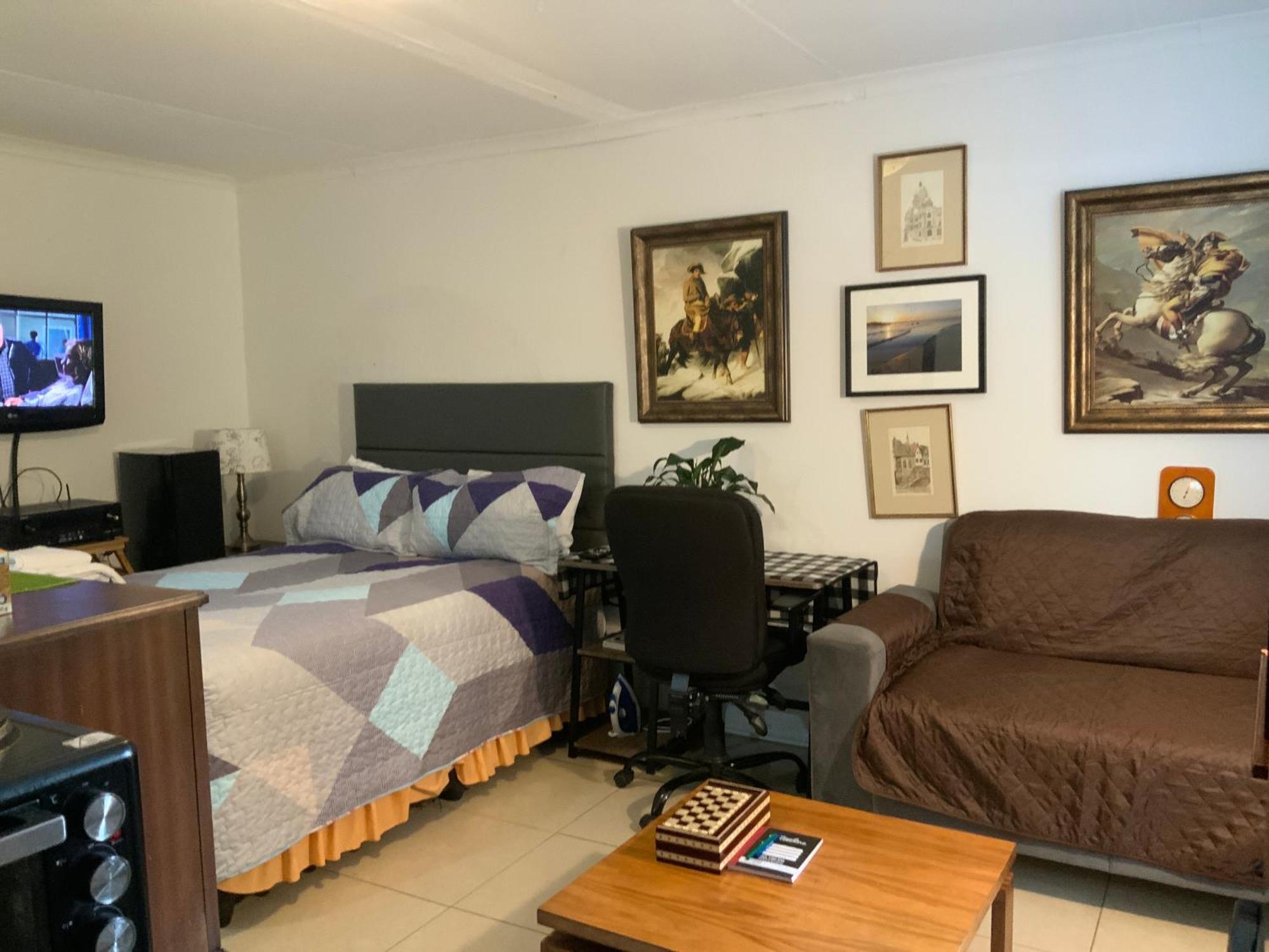 Apartment Coz Bachelor Pad In Randburg