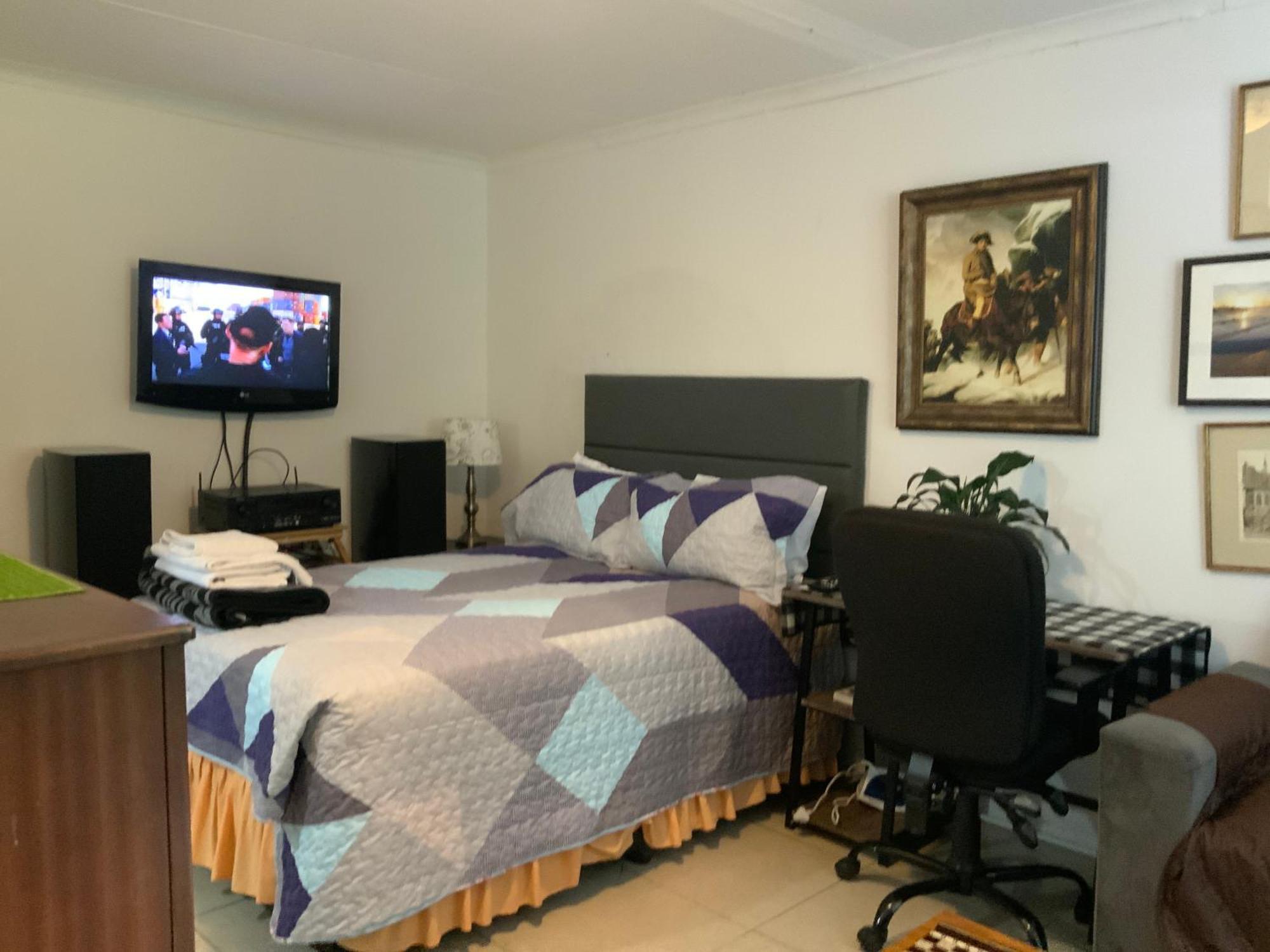 Coz Bachelor Pad In Randburg Apartment