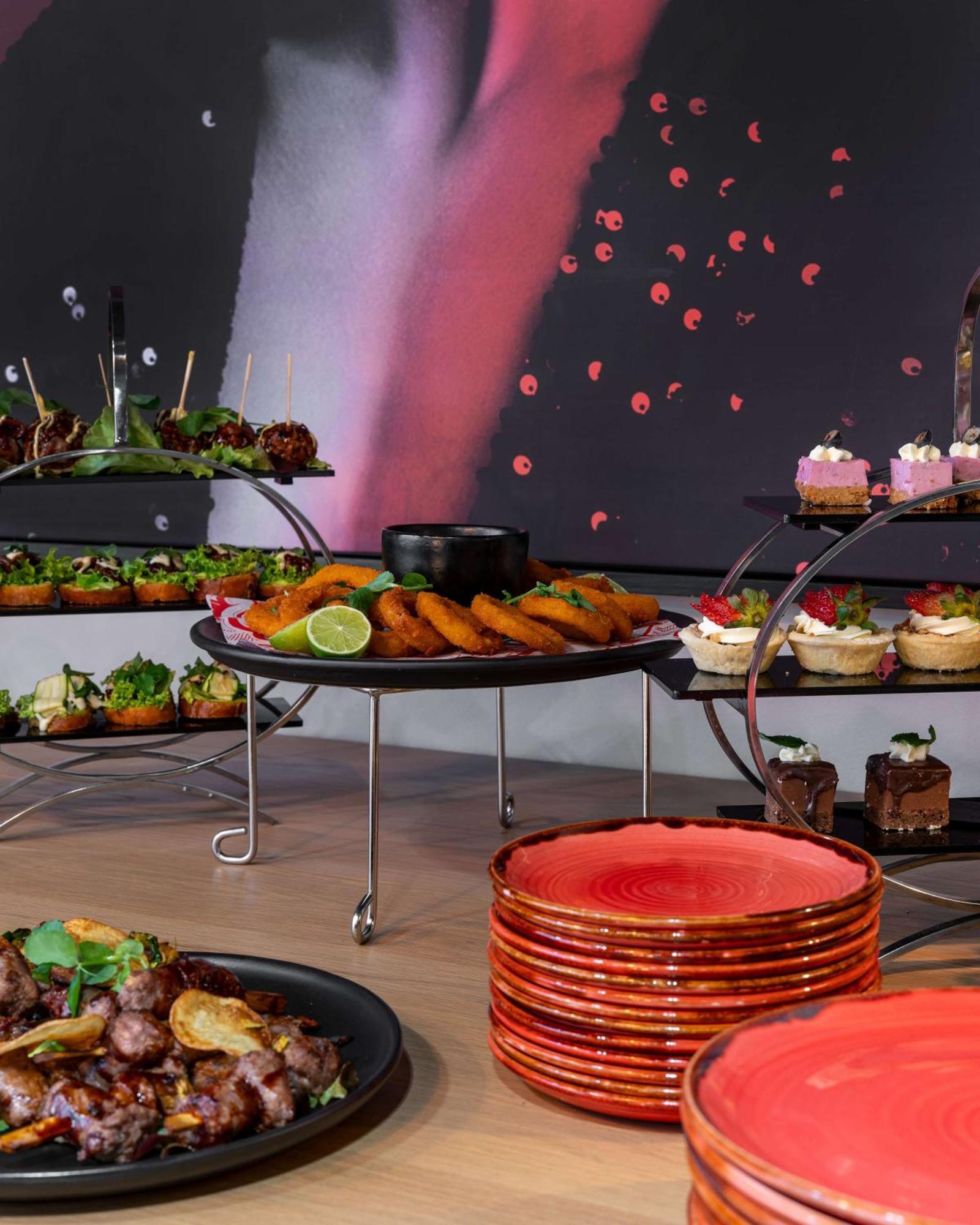 Radisson Red Rosebank Hotel 4*