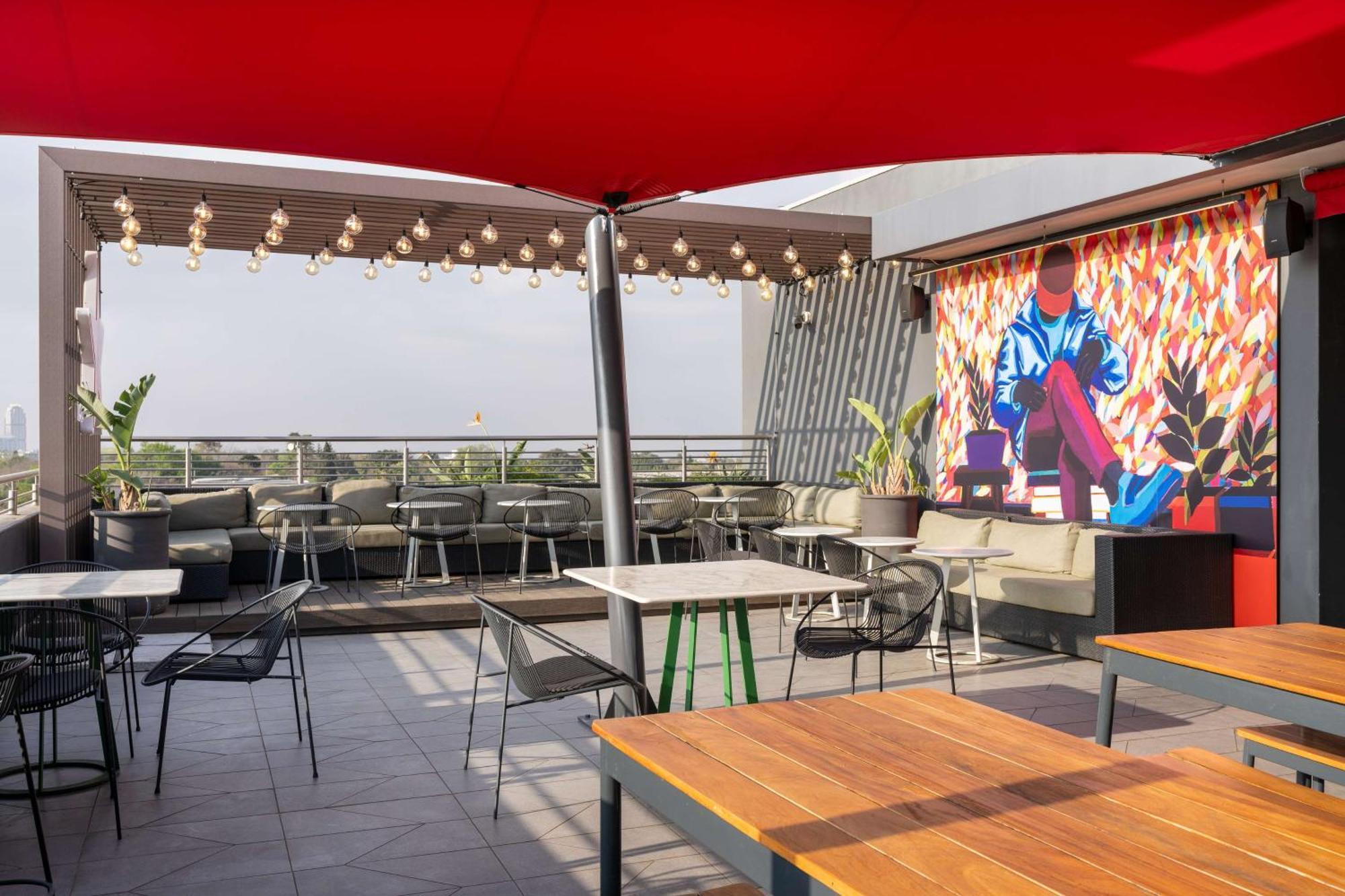 Radisson Red Rosebank 4*