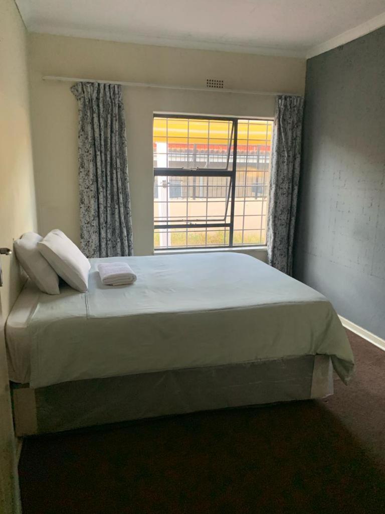 Holiday home 4 Bedroomed, Townhouse Johannesburg