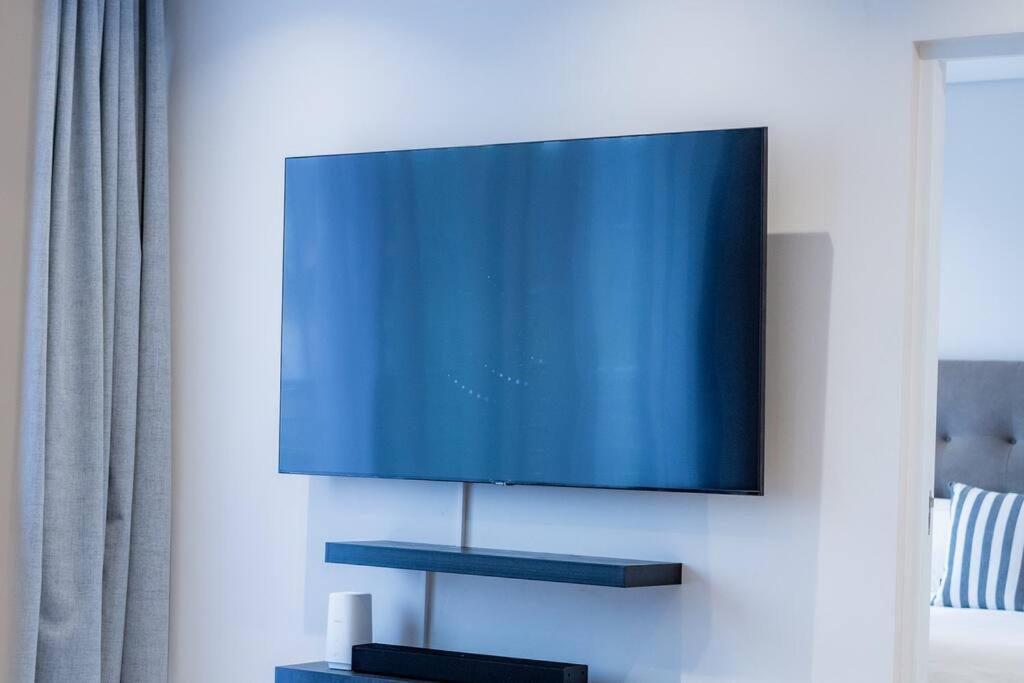 Outstanding 2br Sandton With A View Apartamento *