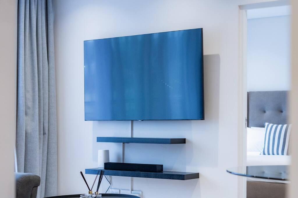 Outstanding 2br Sandton With A View Apartamento