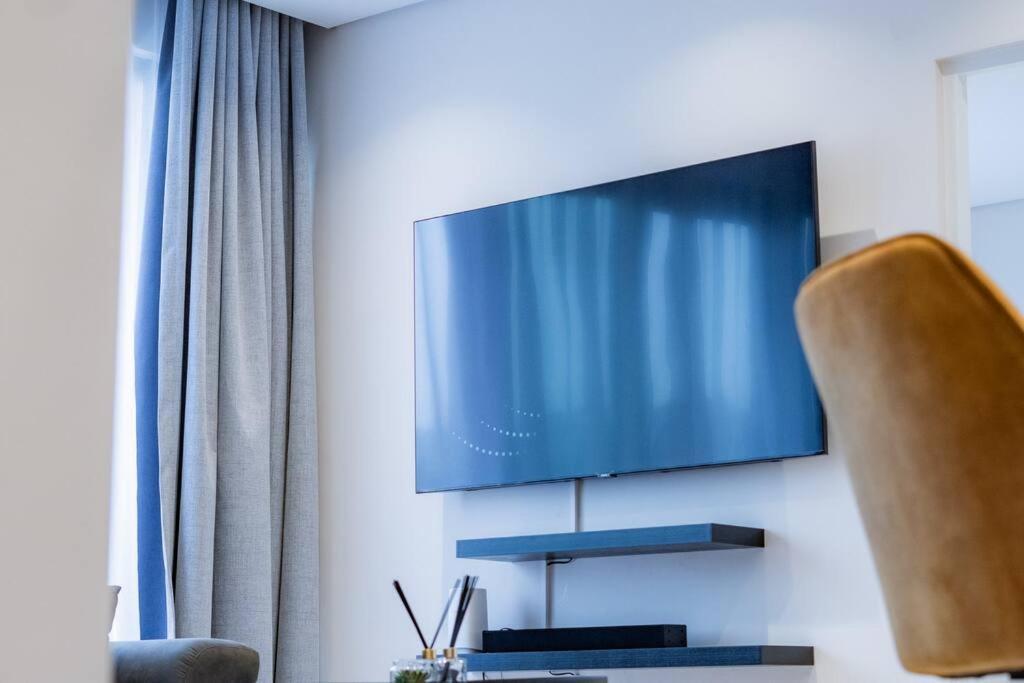 Outstanding 2br Sandton With A View