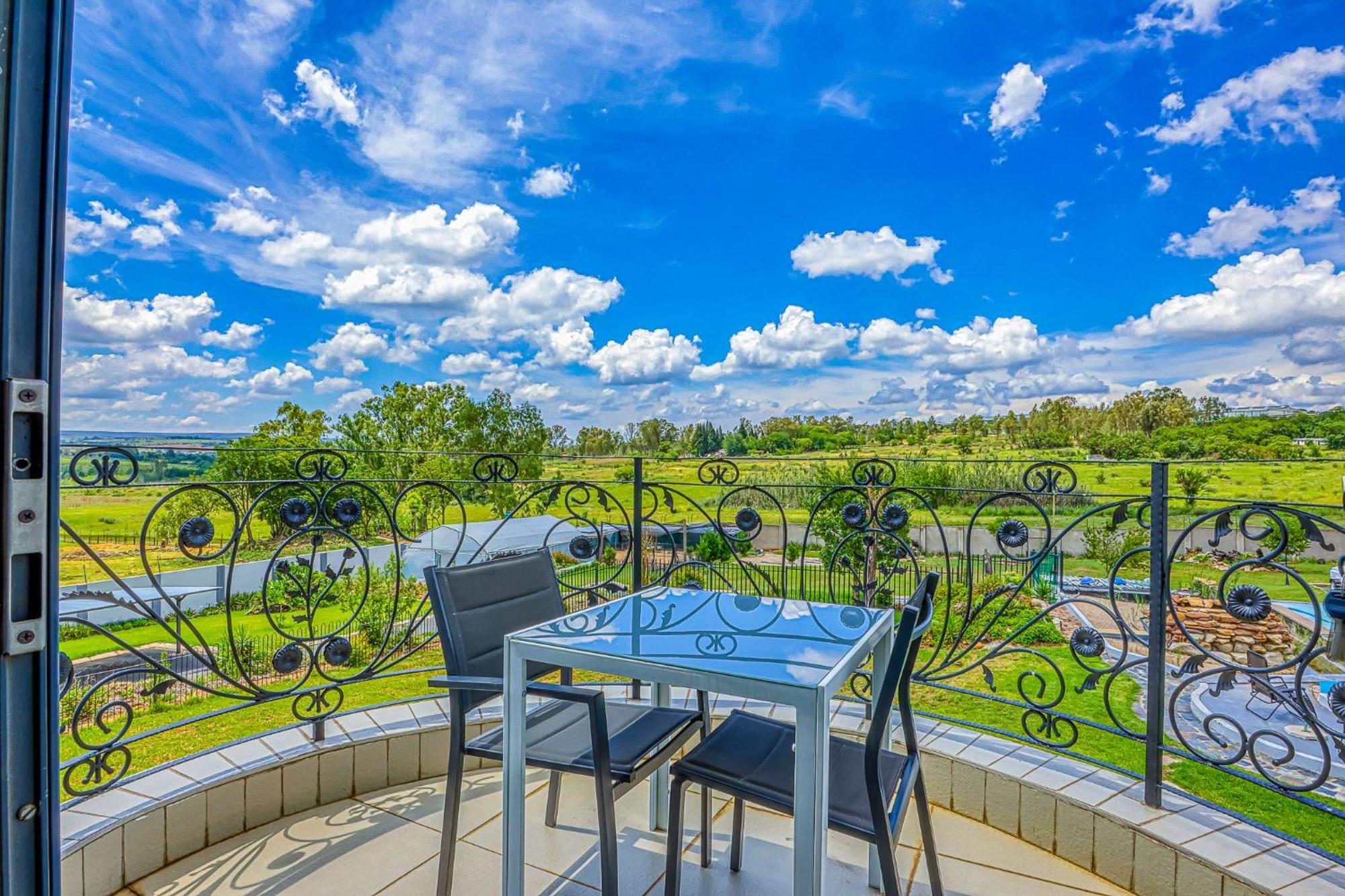 Tasha Luxury Suites, Lanseria Nhà khách *