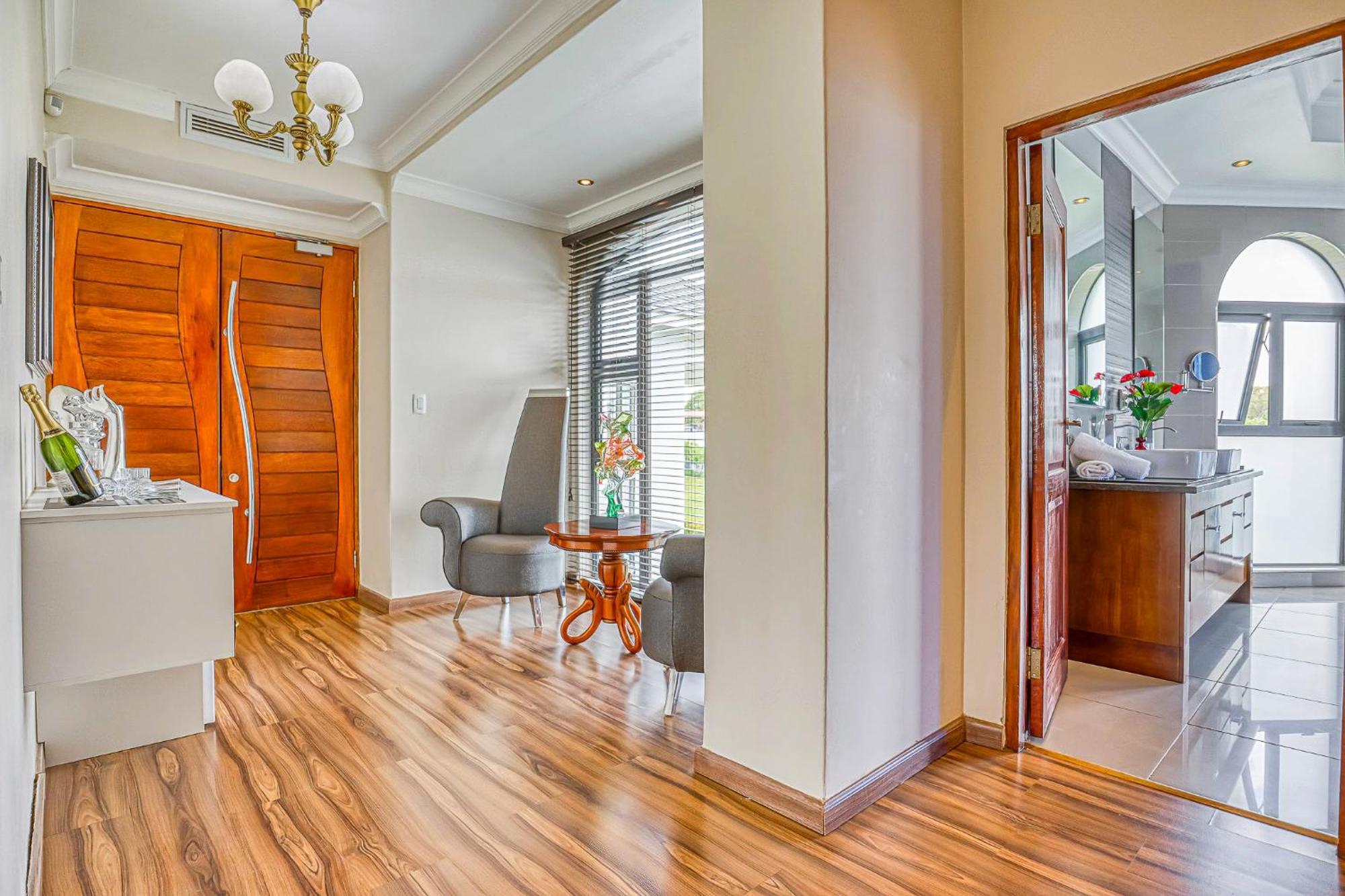 Tasha Luxury Suites, Lanseria Nhà khách
