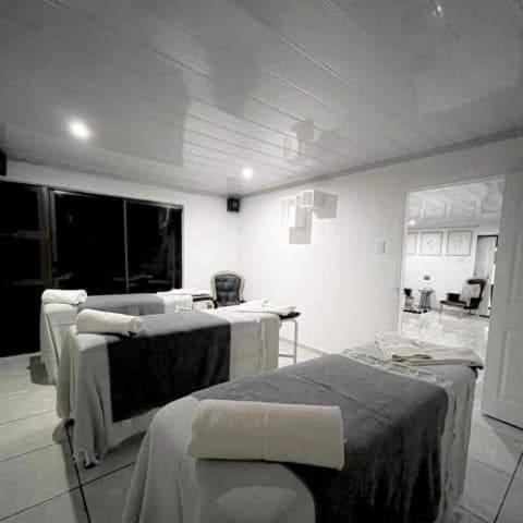 P&l Exclusive Beauty Parlour Guest house